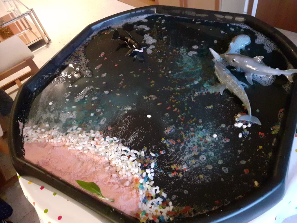 tuff tray va de cuentos