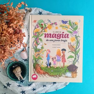 El libro de magia de una joven bruja